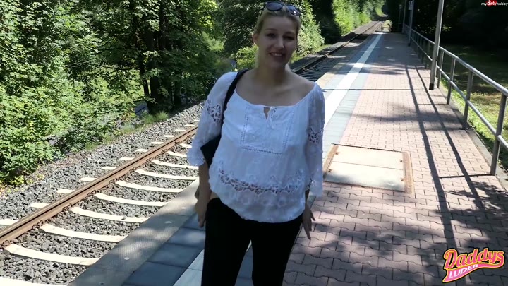 Daddysluder Mitten Am Bahnhof Gefickt Mydirtyhobby To